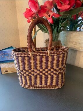 HANDMADE in Africa handbag, tote. BOLGATANGA basket, Leather wrapped handles.
